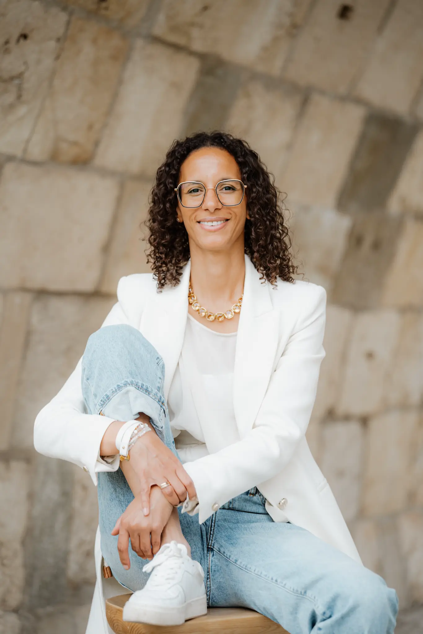 Claudia Schober in einem freundlichen Businessportrait